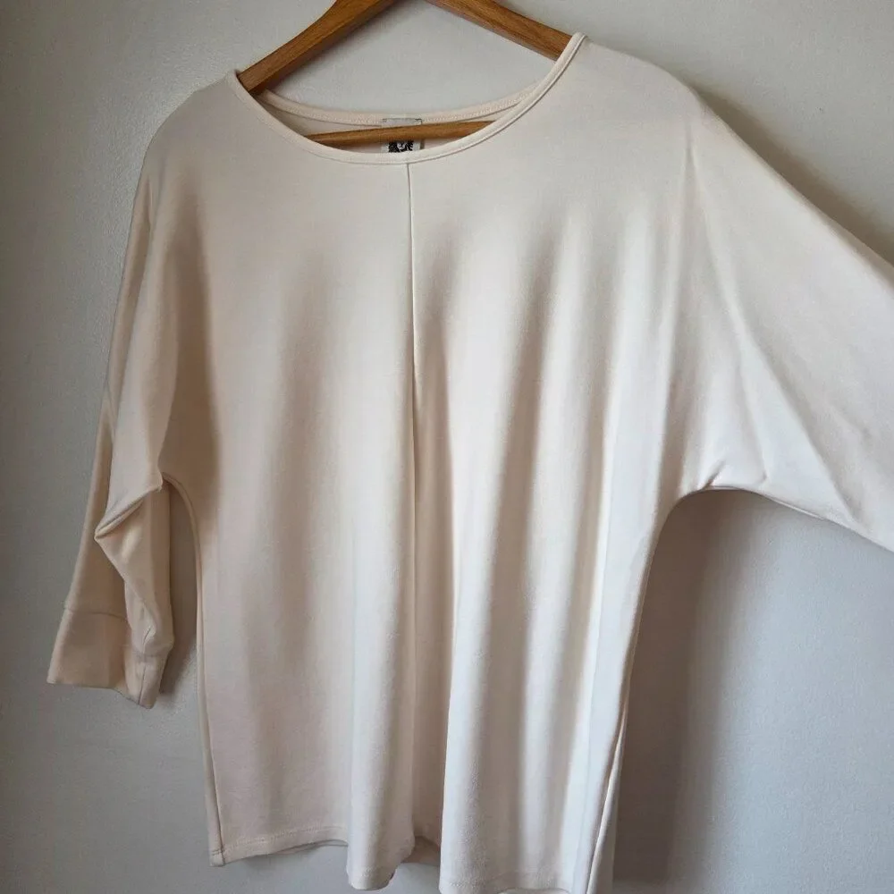 EUC LIKE NEW ANNE KLEIN CREAM BOATNECK BATWING TOP SIZE MEDIUM